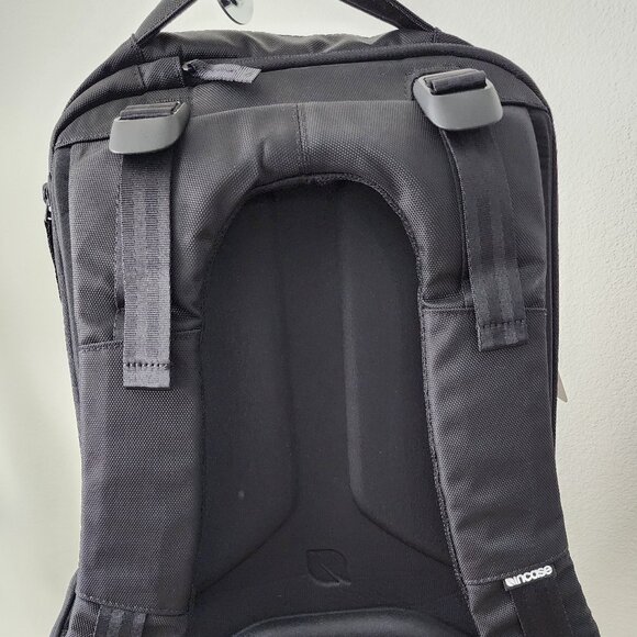 NWT Incase Designs ICON Lite Pack 15"βSleek Protection On the Go π (#706) - Picture 5 of 11